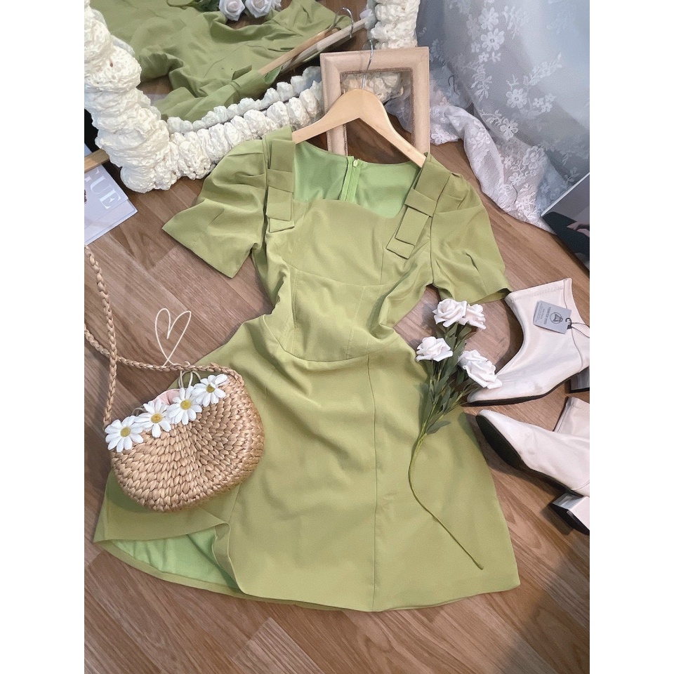 Đầm xanh lá cổ thuyền tay ngắn dáng xòe nhẹ dây bản vai