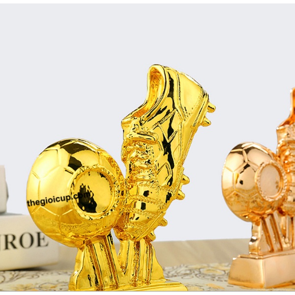 Cúp chiếc giày vàng mới