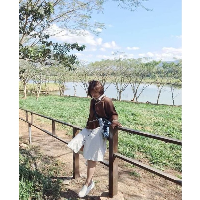 Thanh lý set đầm sơ mi trắng + áo len nâu phong cách Hàn Quốc