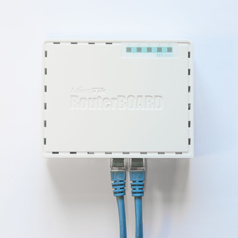 Thiết bị Router Mikrotik RB750Gr3 new fullbox 100%