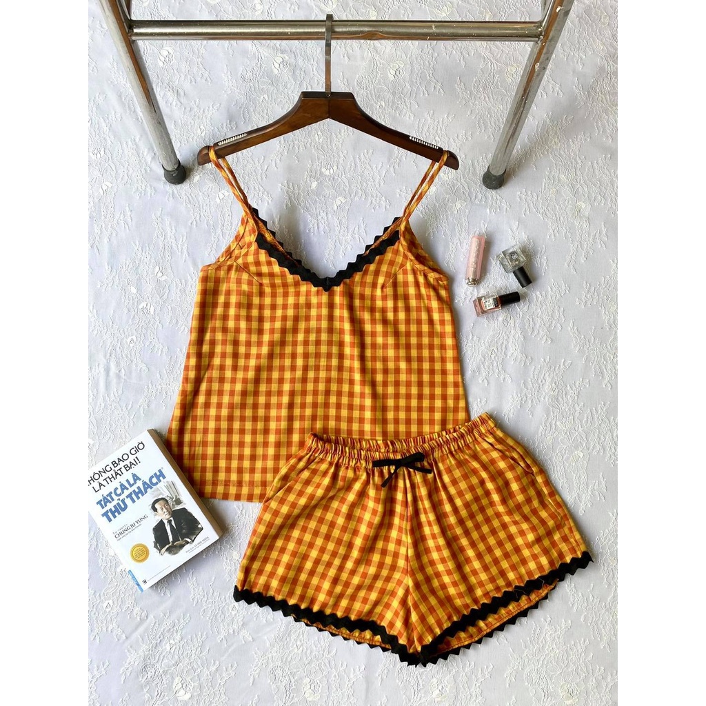 Bộ mặc nhà kẻ ô viền ren