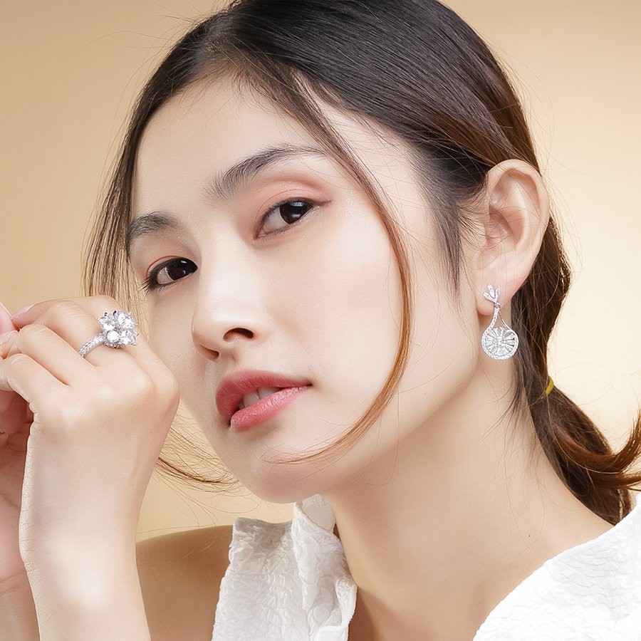 Bông tai nữ UHA mạ vàng 18K , đính kim cương nhân tạo B1136147-125