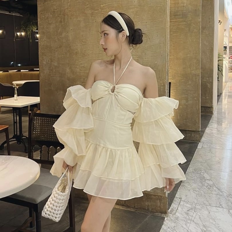 Váy cổ yếm tay bèo 6 tầng
