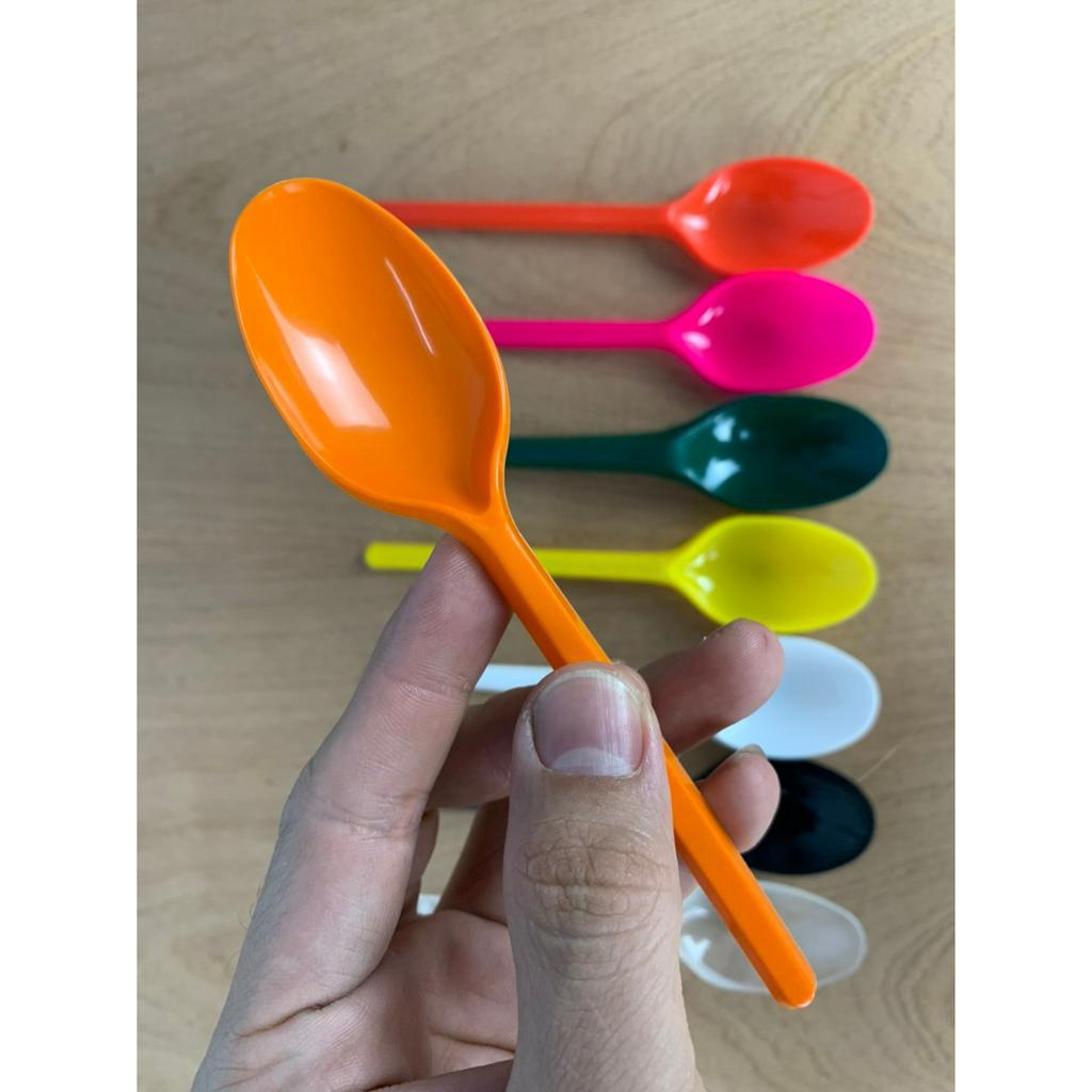 100 Muỗng nhựa dài 15cm trà sữa màu trắng, đỏ, xanh,  đen, trong suốt, hồng.
