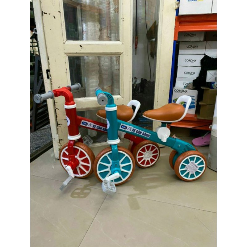 Xe chòi chân kèm xe đạp cho bé