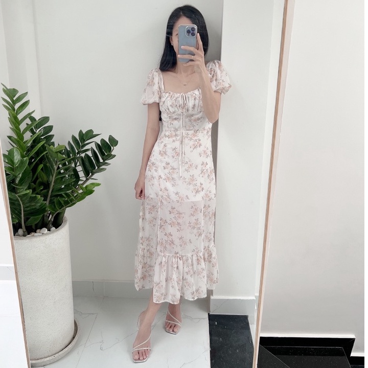 Đầm hoa cổ vuông nhún ngực xẻ tà vải hoa trơn không chỉ thêu