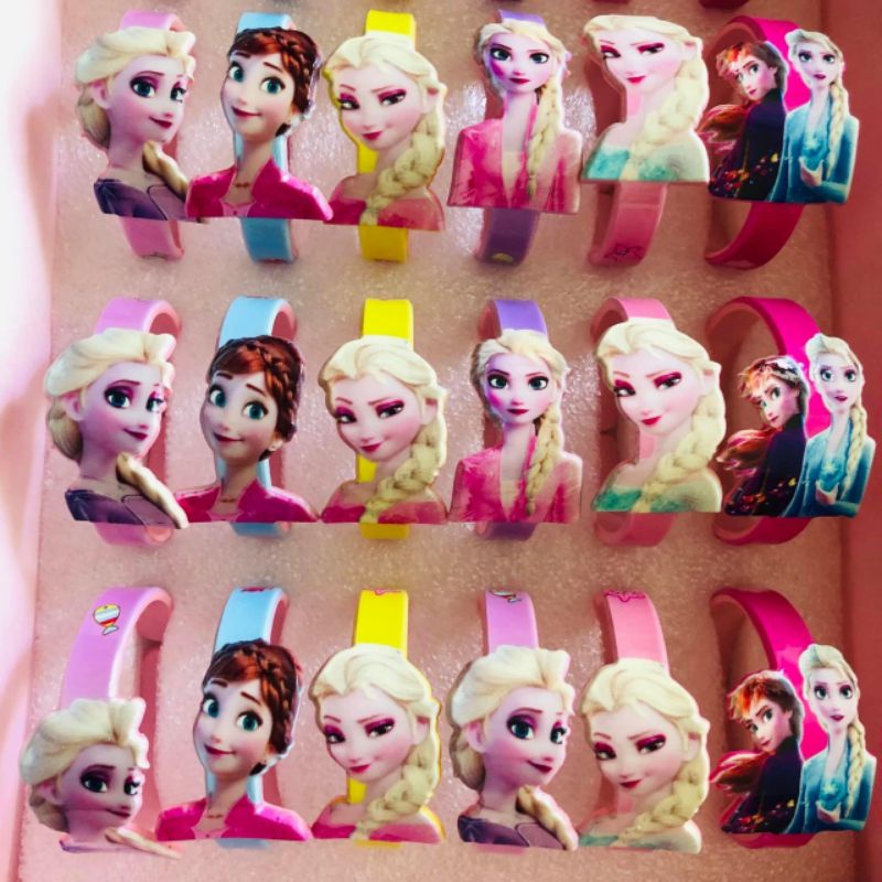 Vòng nhựa tay Elsa cho bé.