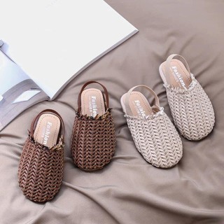 sandal sục rọ bé gái