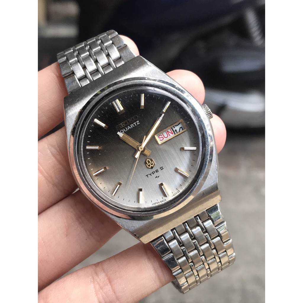 Đồng hồ nam SEIKO Pin , mặt thiết kế chuyển màu, lịch thứ ngày, dây kim loại