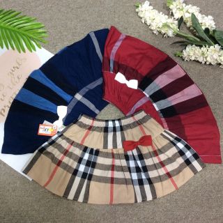 Combo chân váy kẻ và váy tay trễ size đại