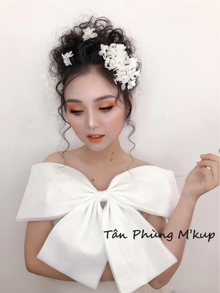Hộp hoa cài tóc cô dâu