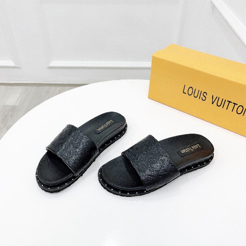 (ẢNH THẬT) Dép Quai Ngang Viền Đinh Hoa Văn In Chìm Da Mềm Êm Fullbox QC Cao Cấp