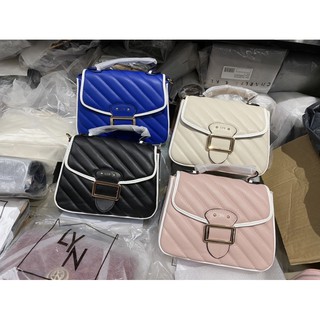 Túi LYN MADDY HANDBAG tay cầm 𝐦𝐚̂̃𝐮 𝐦𝐨̛́𝐢