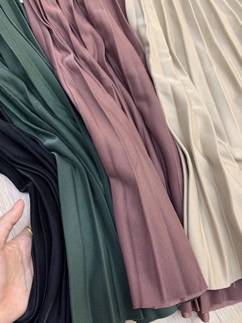 Chân váy nhũ xếp ly dáng dài midi cho nữ