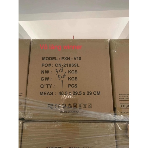 Bộ vô lăng chơi game đua xe PXN V10. bao gồm bàn đạp và cần số.