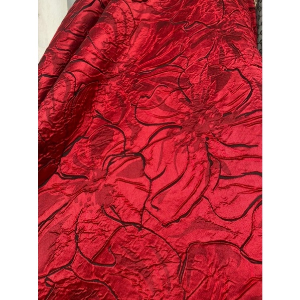 Đầm gấm đỏ cao cấp diện tết