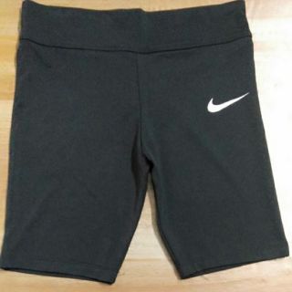 Quần short tập thể thao và quần bơi nữ