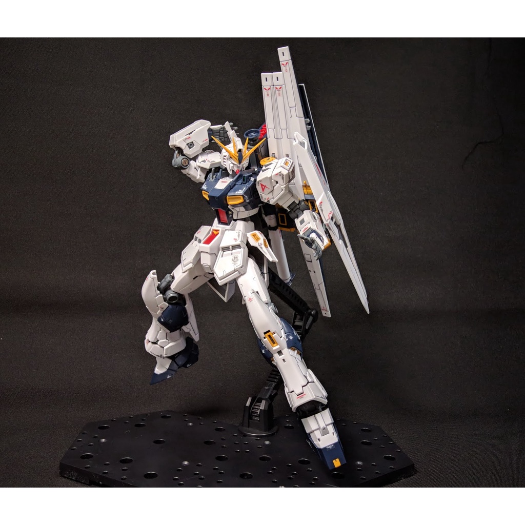 Mô hình RG 1/144 Nu Rx-93 V Gundam