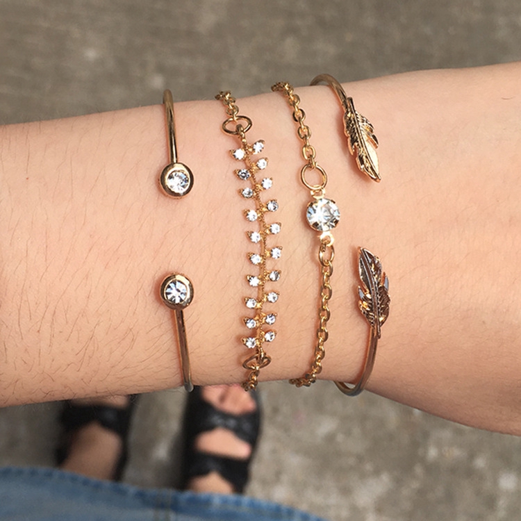 Vòng tay hợp kim dạng hở thiết kế tinh tế 4 trong 1