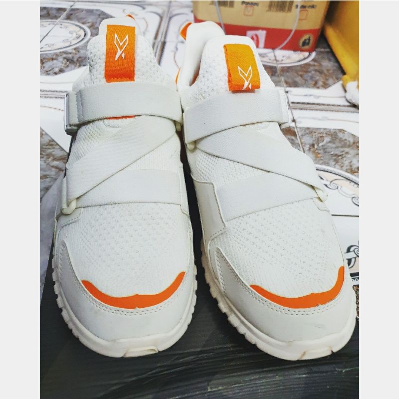 [pass, used] Giày thể thao nam Bitis Hunter BKL trắng cam size 43