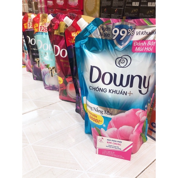Túi nước xả Downy Hương nắng mai (Xanh dương) 2,3L