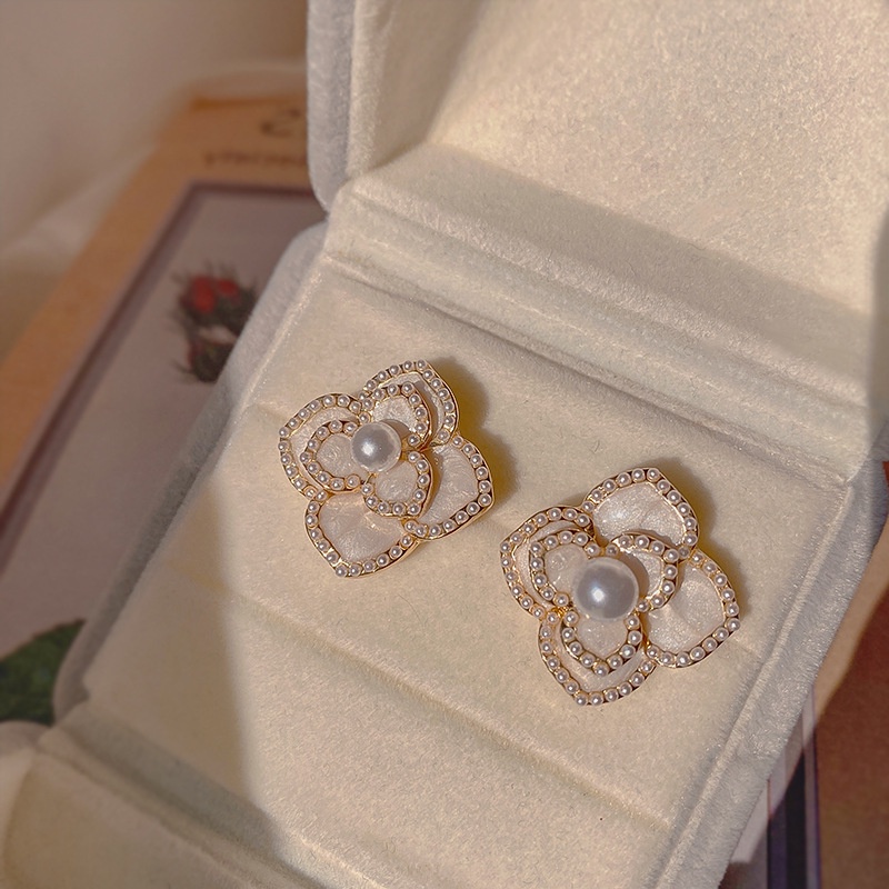 Khuyên Tai Hình Hoa Trà Đính Ngọc Trai Thời Trang Thanh Lịch Cho Nữ