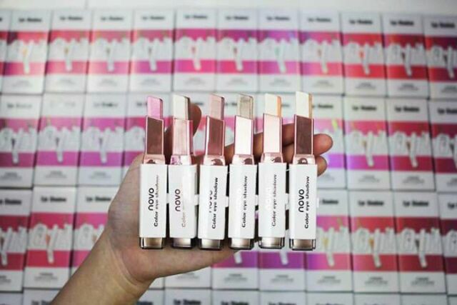 Màu Vẽ mắt sáp EYE SHADOW NOVO dạng cây son | BigBuy360 - bigbuy360.vn