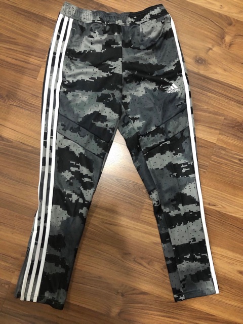 Quần Adidas new tag size M Kid