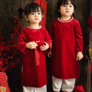 Áo dài nhung đỏ kèm mấn