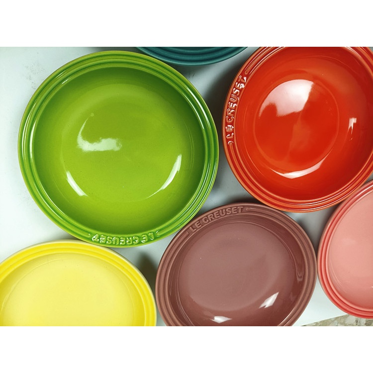 Đĩa thương hiệu Le Creuset tròn sâu lòng đủ các màu, gốm sứ đựng các món ăn decor trang trí bàn ăn quán cafe nhà hàng