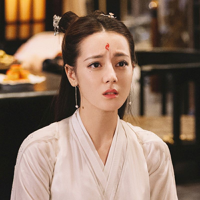 Khuyên tai cổ trang đơn giản