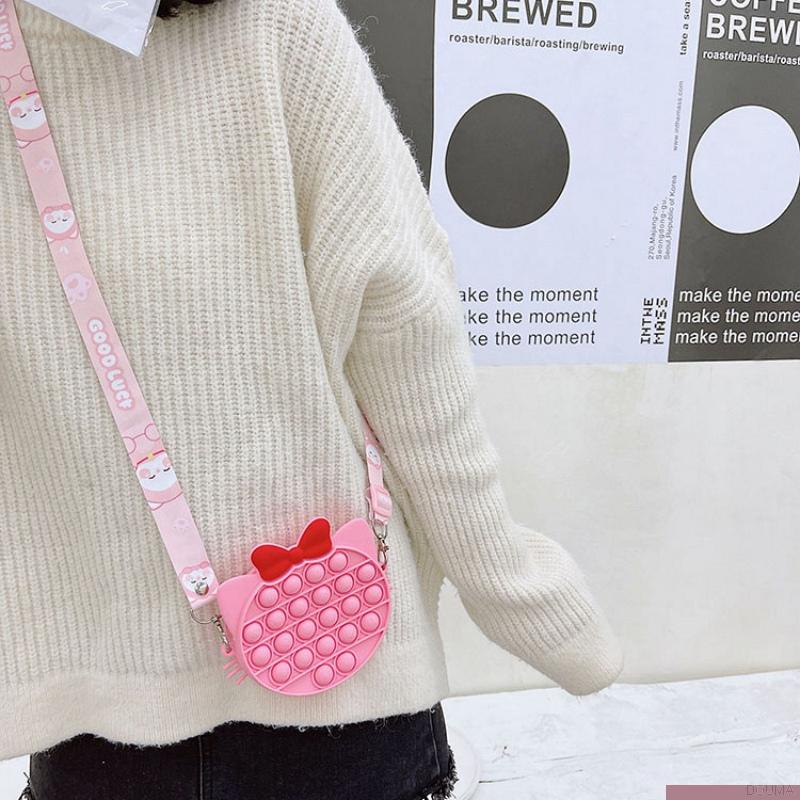 Túi đeo chéo vai bằng silicon họa tiết hoạt hình dễ thương xinh xắn thời trang cho bé