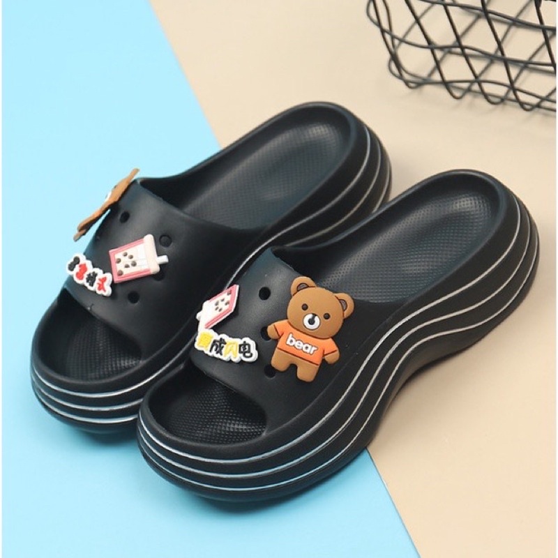 Dép Bánh Mì Nữ Gợn Sóng Đế Độn 7cm Tăng Chiều Cao Đính Sticker Gấu Siêu Cute Hàng Cao Cấp - DL161