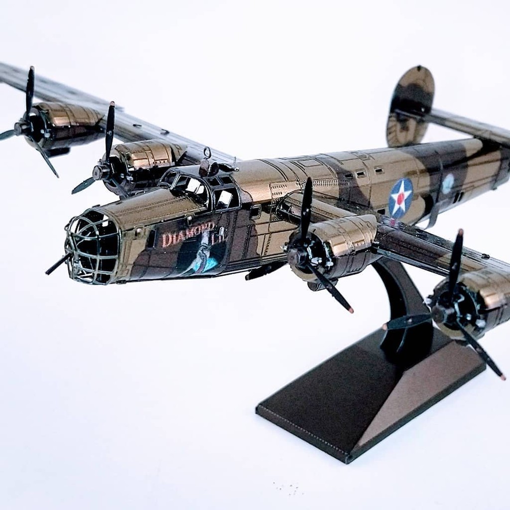 Mô Hình 3D Kim Loại Lắp Ráp Máy Bay Ném Bom B-24 Liberator