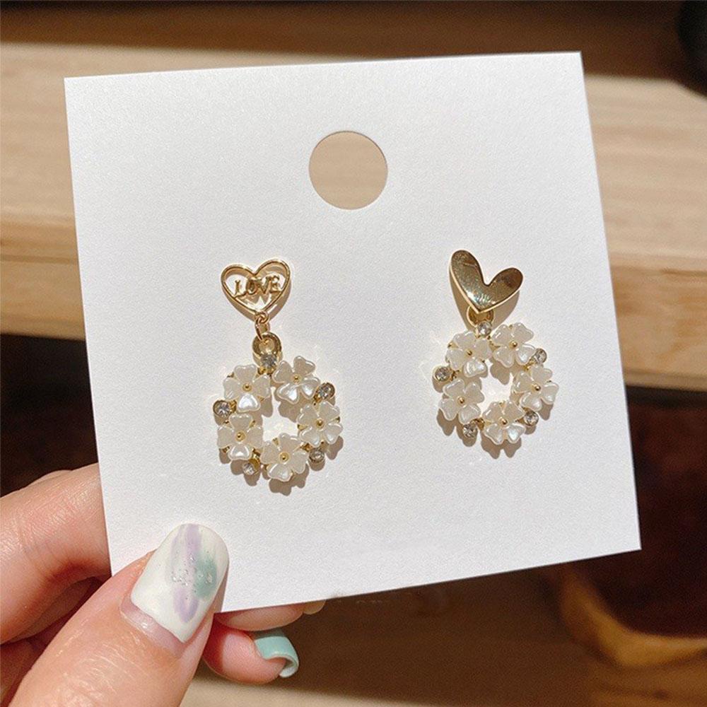 Khuyên Tai Hình Trái Tim Và Chữ Love Nhiều Màu Sắc