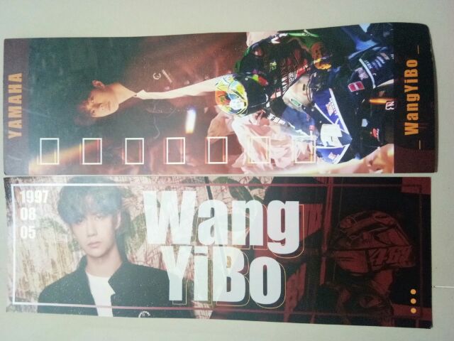 Set 2 quạt Vương Nhất Bác + Slogan