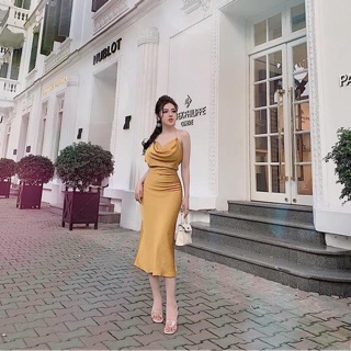 Váy lụa vàng .....................,.........................................................................,.,
