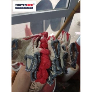 1 đôi găng tay phủ sơn đỏ
