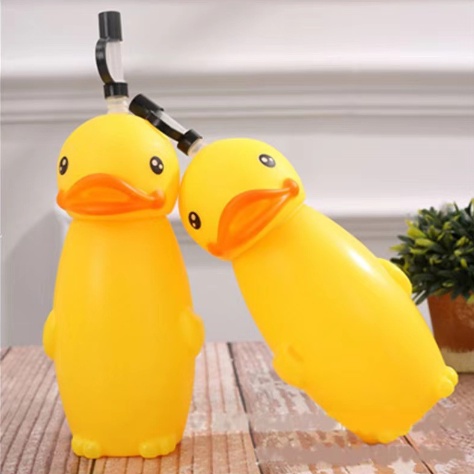 Chai nước vịt vàng BNN5 kèm ống hút bình cute dễ thương
