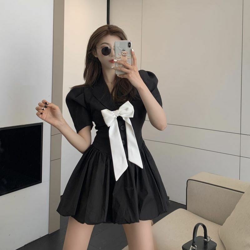 Đầm dáng xinh cổ V tay bồng dáng ngắn | BigBuy360 - bigbuy360.vn