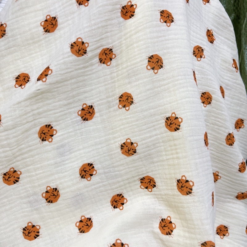 vải xô muslin 2 lớp cao cấp hàng loại 1 mềm mịn hình đầu hổ cam nền be may quần áo,khăn tắm cho bé trai