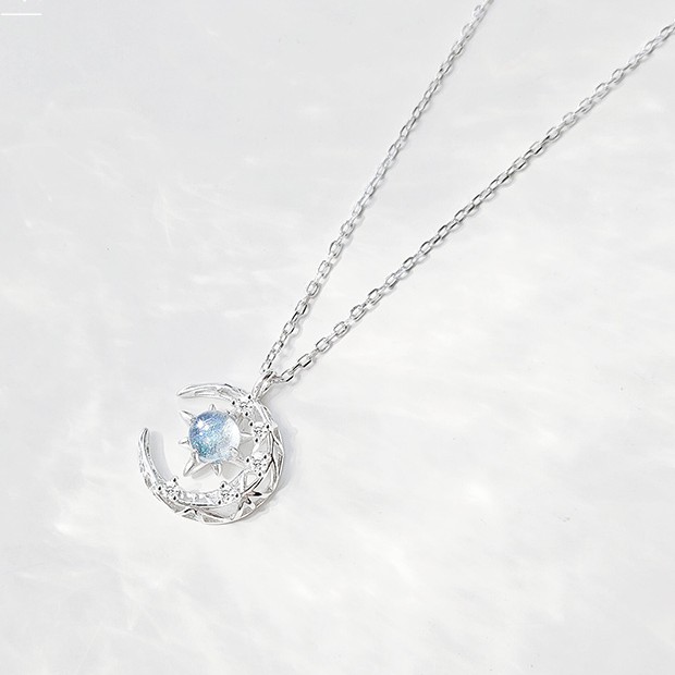 Dây chuyền vòng cổ nữ bạc s925 mặt trăng ôm mặt trời đá xanh Cá jewelry DC91