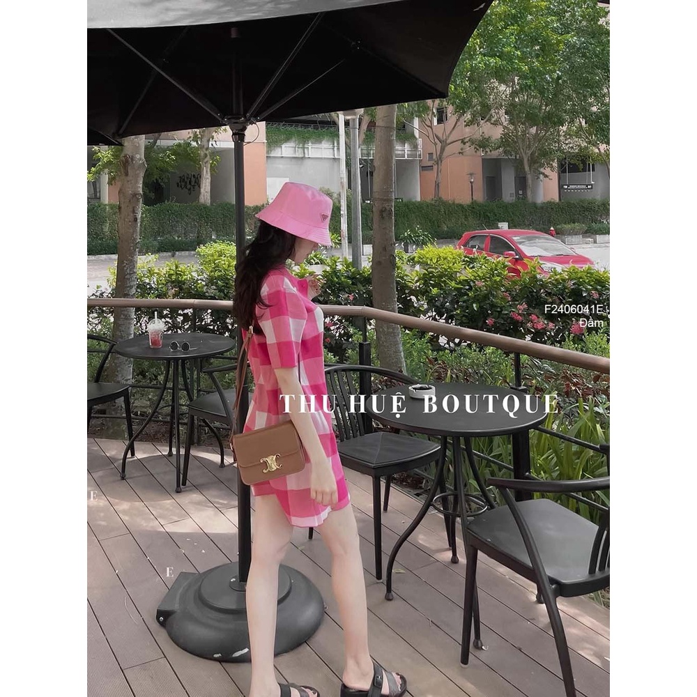 Đầm len caro hồng dáng suông ngực phối hình thỏ cổ bẻ tay con hàng QC!