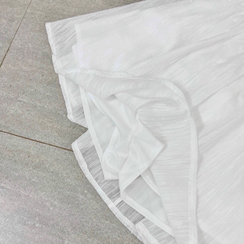 SET ÁO VOAN TRẮNG  CỔ YẾM CHÉO + CHÂN VÁY