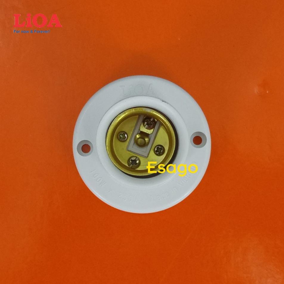 Đui thẳng xoáy E27 Thương Hiệu LIOA lắp với bóng đèn LED và compact