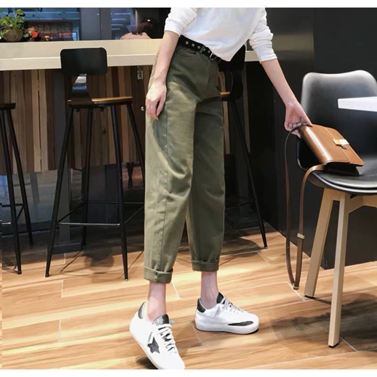 Quần baggy kaki, đi phượt đi du lịch.