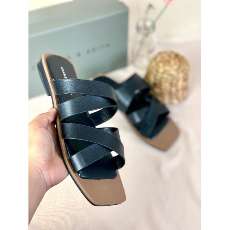 Giày sandal nữ đế bệt quai hậu in chữ CHARLES AND K3ITH CKS444