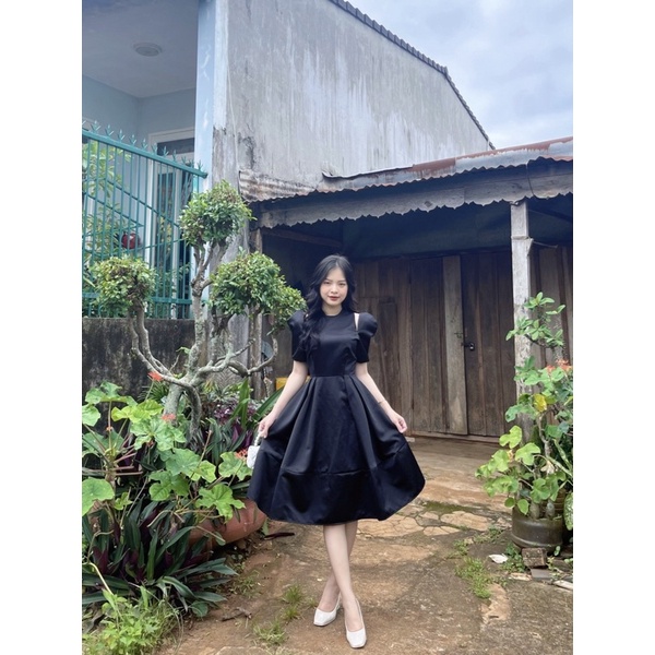 Đầm khoét form dài
