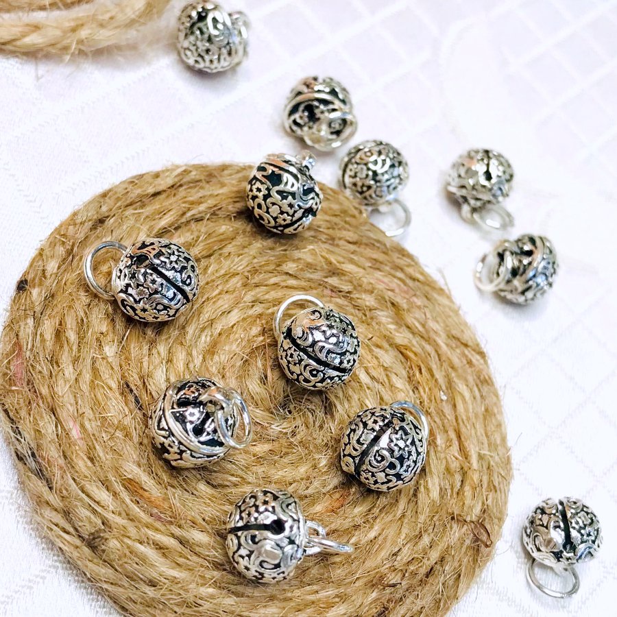 Charm bạc quả chuông si đen