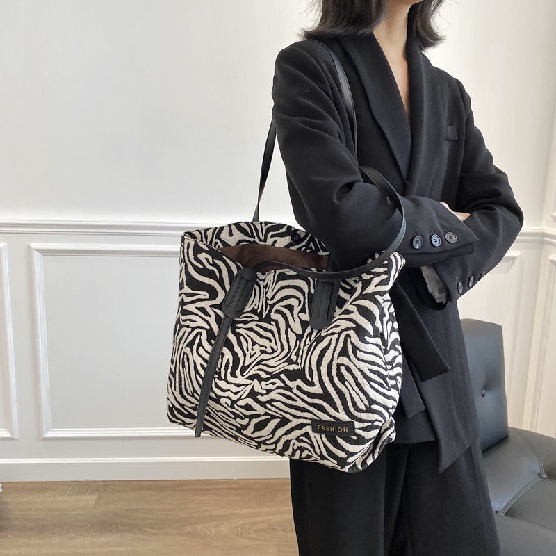 Túi xách cỡ lớn họa tiết ngựa vằn thời trang 2020 cho nữ